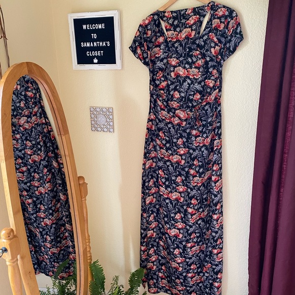 Floral open back dress. - Picture 2 of 11